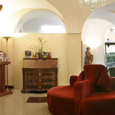 Hotel Albergo Santa Chiara Rome Exterior photo